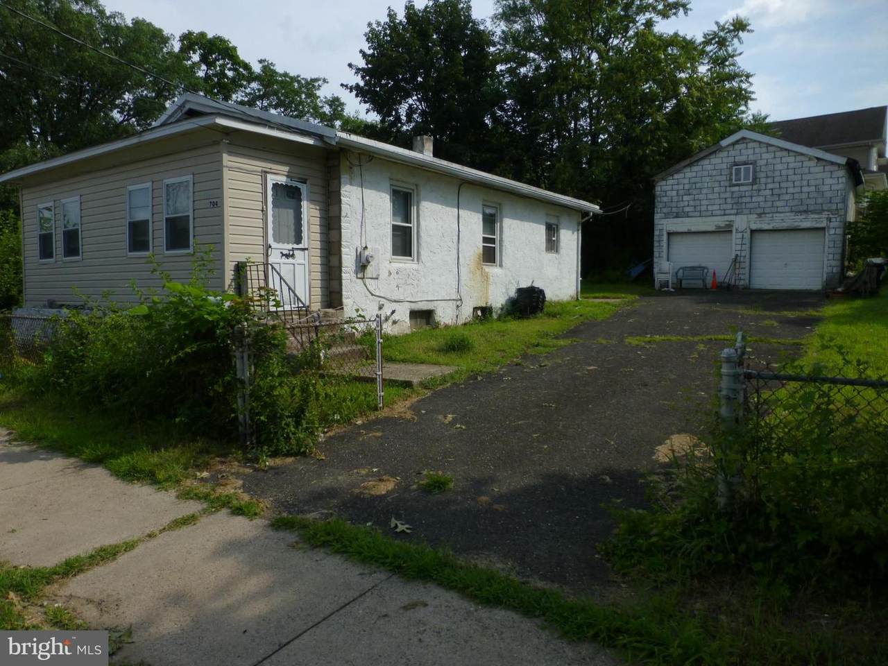 704 Pine Street - Photo 1