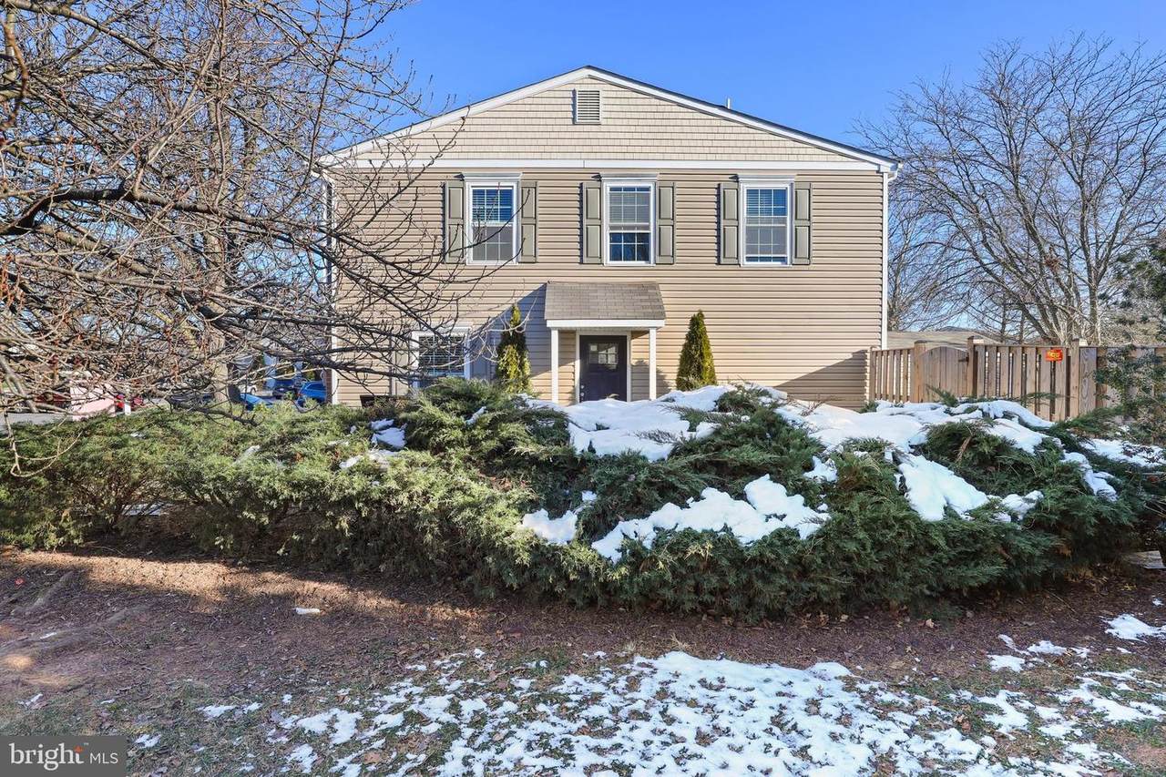 576 Lancaster Place - Photo 1