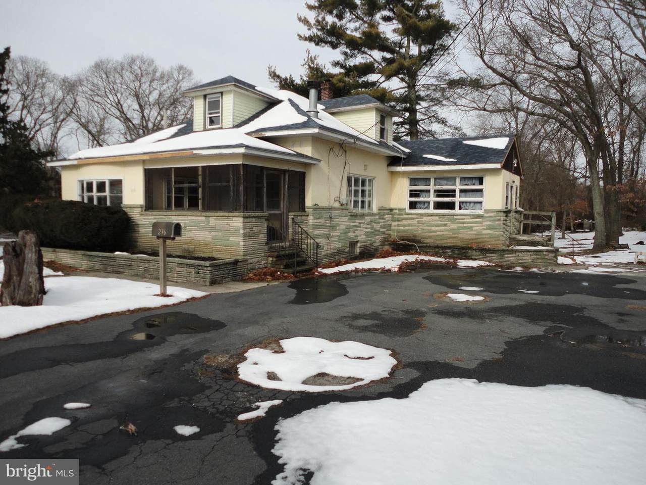 216 Reading Avenue - Photo 1