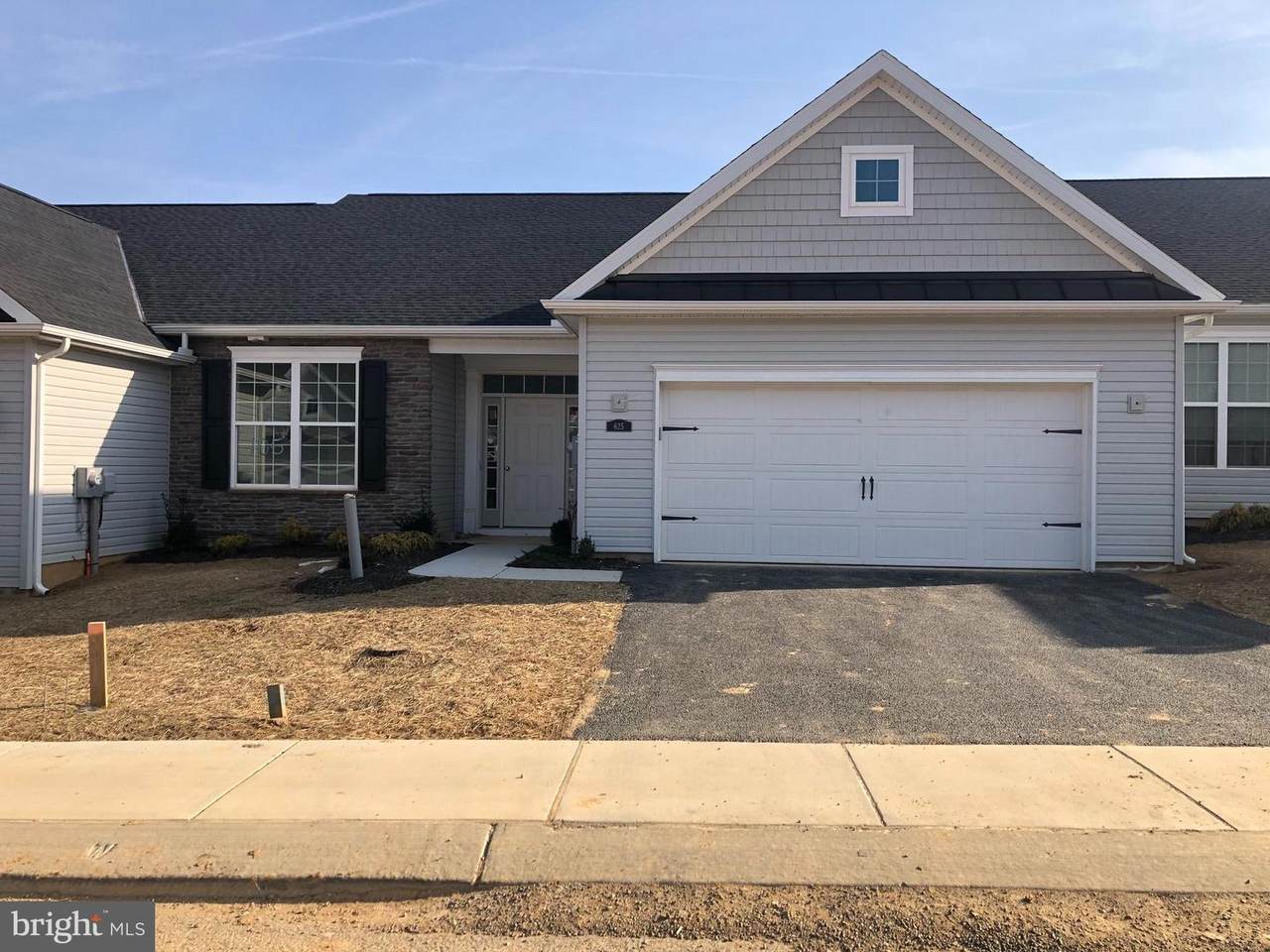 423 Hawthorn Lane - Photo 1