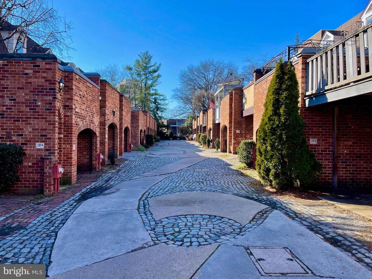 1304 Richards Alley - Photo 1