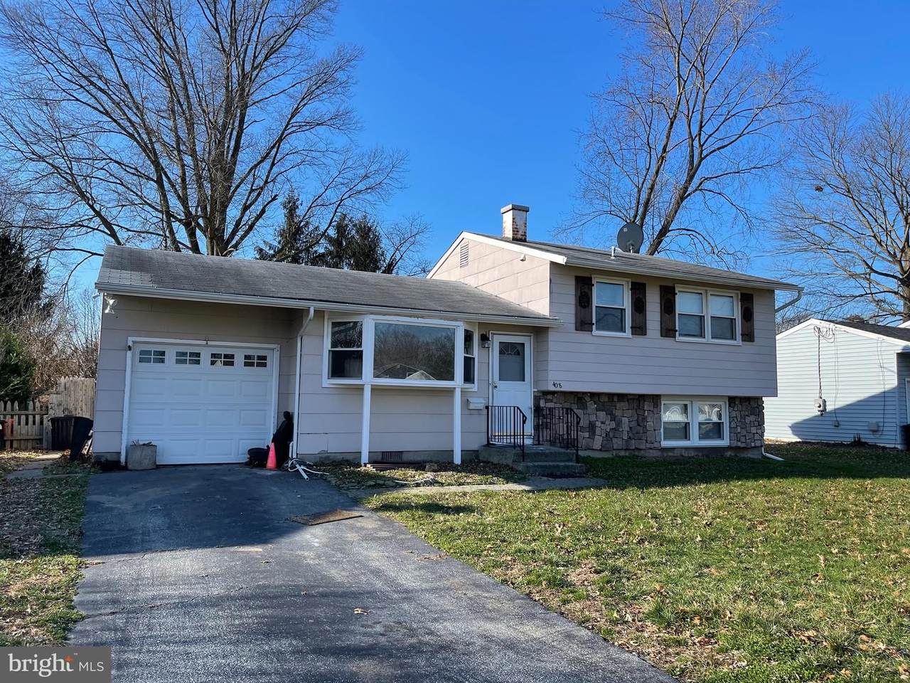 408 Hickory Avenue - Photo 1