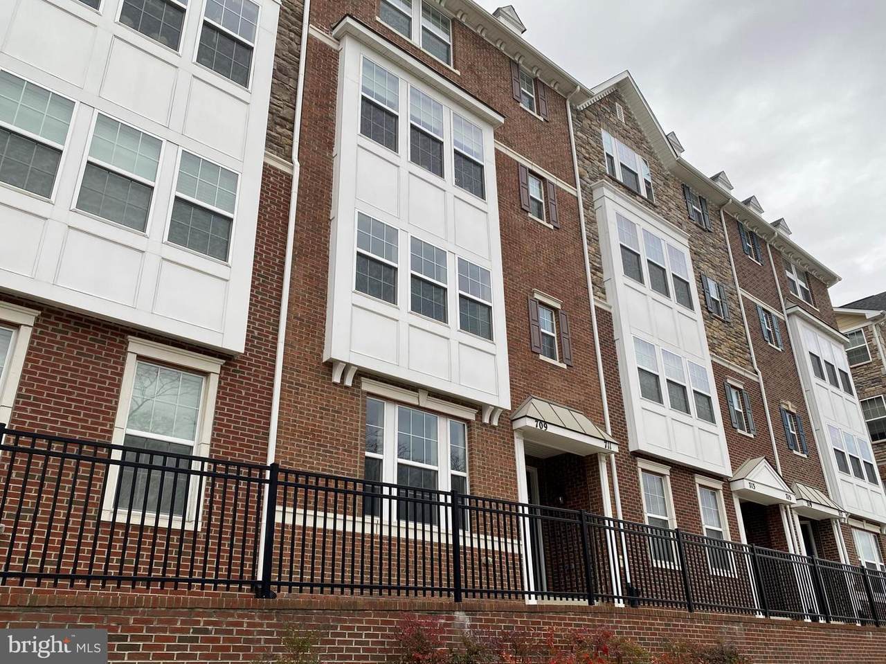 709 Cobbler Place - Photo 1