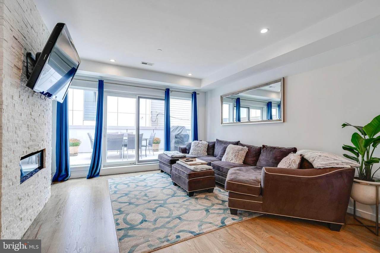 853 Corinthian Avenue - Photo 1