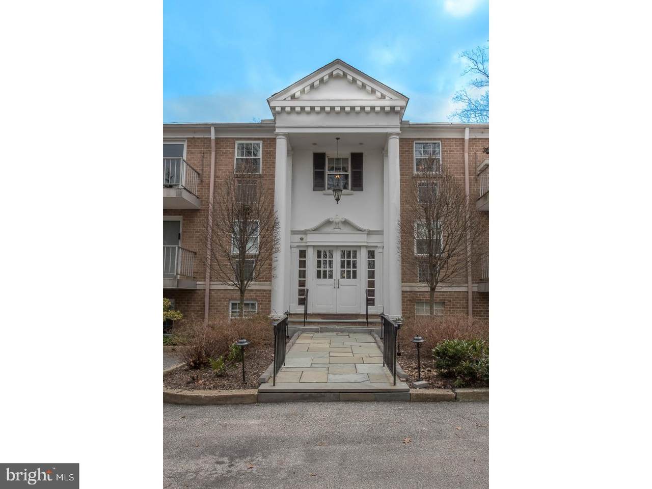 919 Montgomery Avenue - Photo 1
