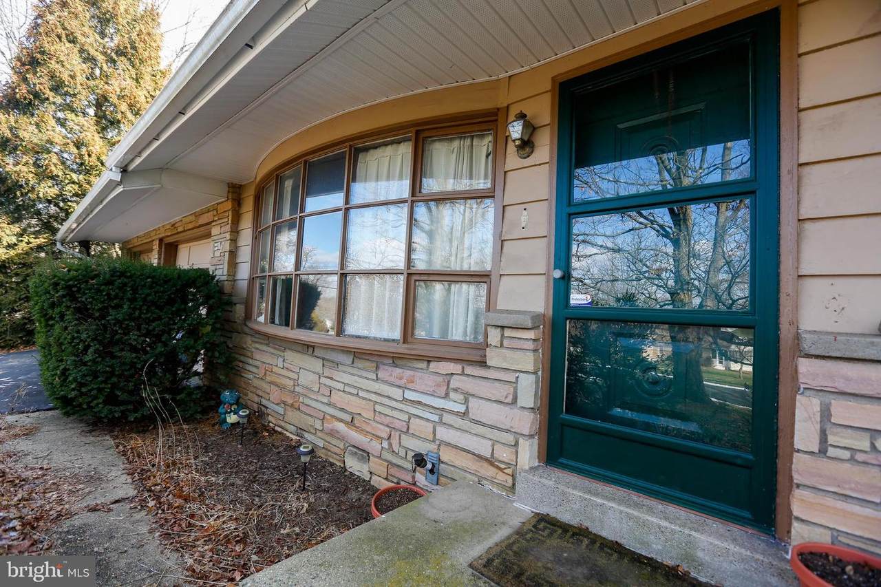 87 Pickwick Drive - Photo 1