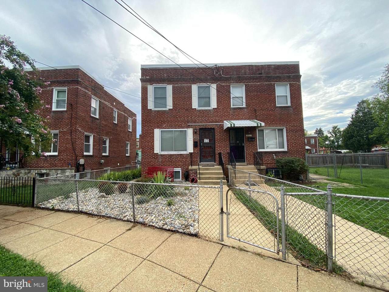 3219 12TH Place - Photo 1