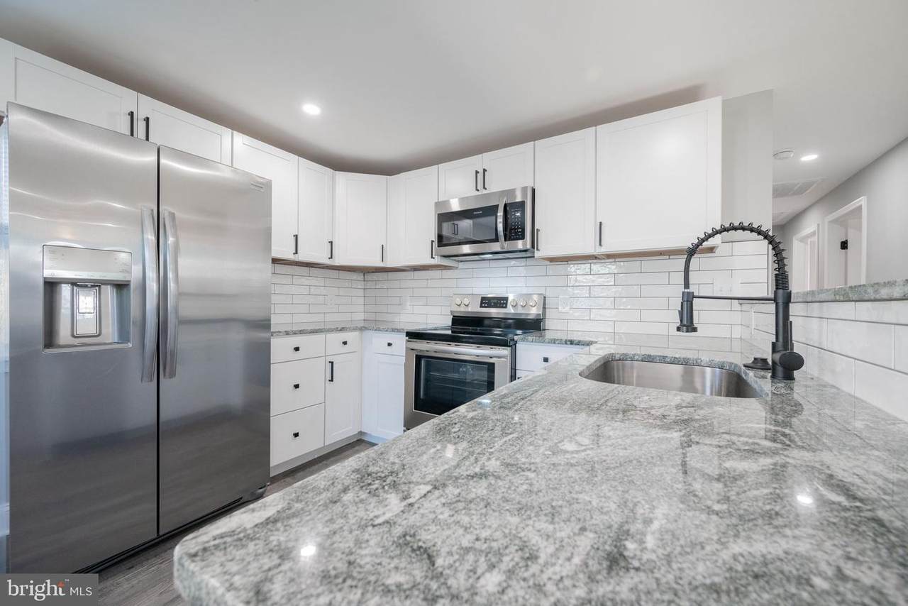 207 Keiser Place - Photo 1