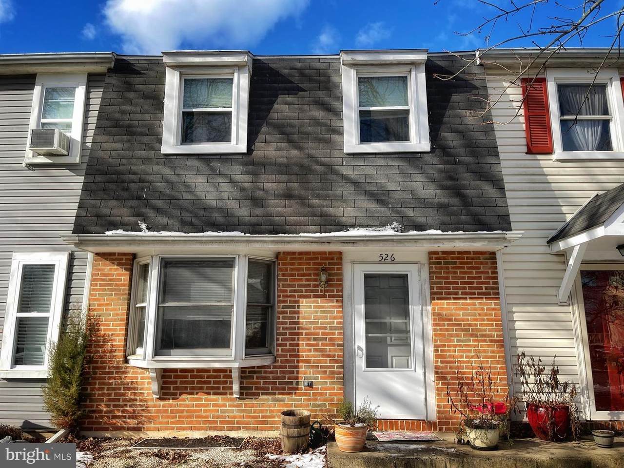526 Manor Place - Photo 1