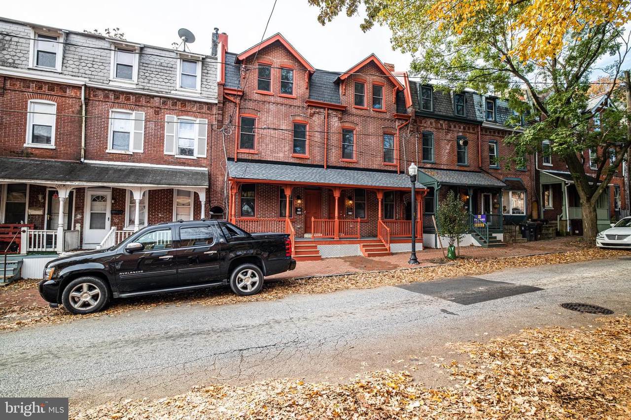 808 9TH Street - Photo 1