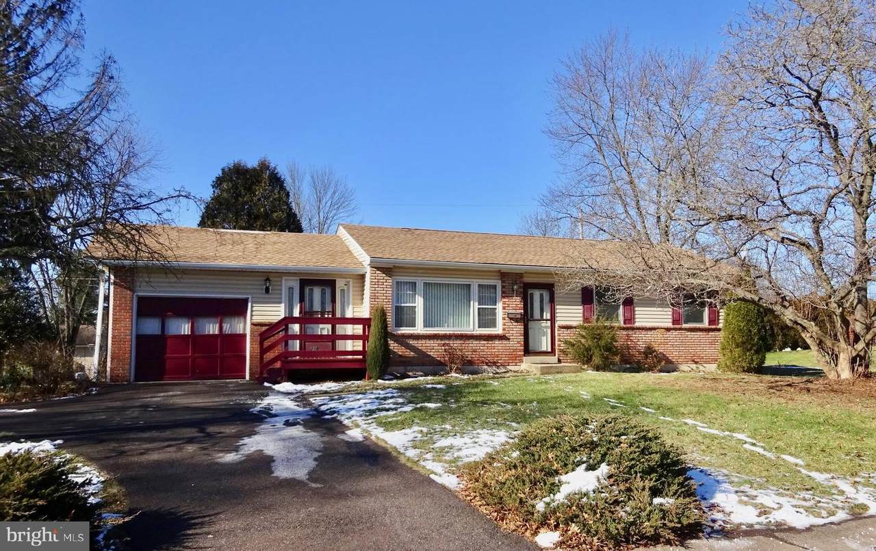 208 Maplewood Drive - Photo 1
