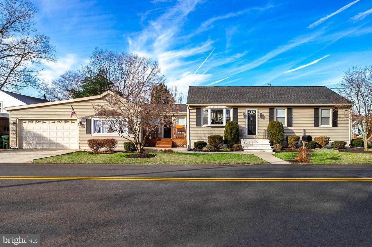 882 East Drive - Photo 1