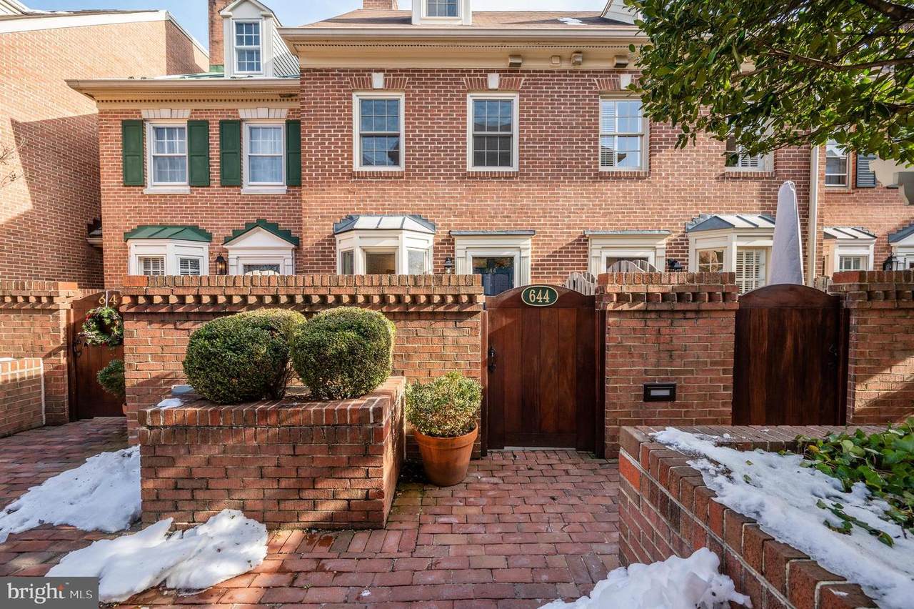 644 Columbus Street - Photo 1