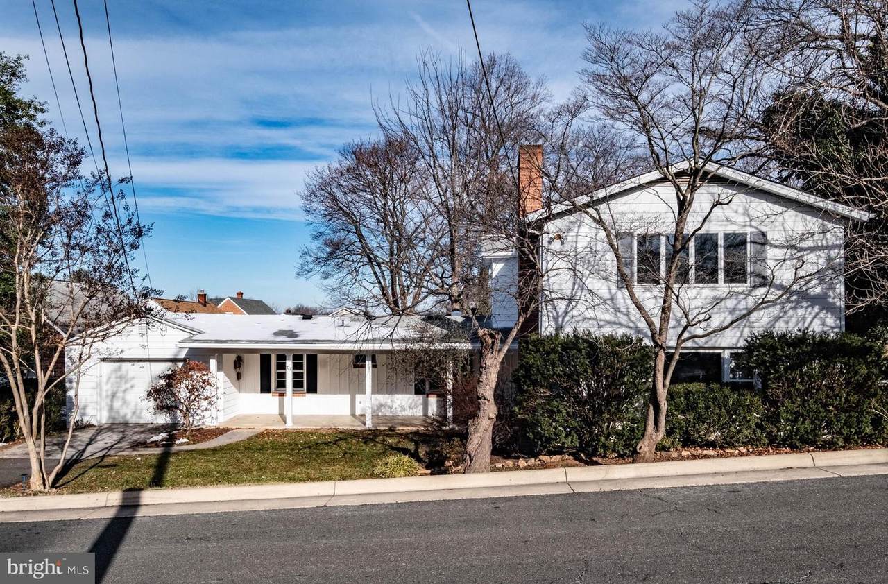 711 River Drive - Photo 1