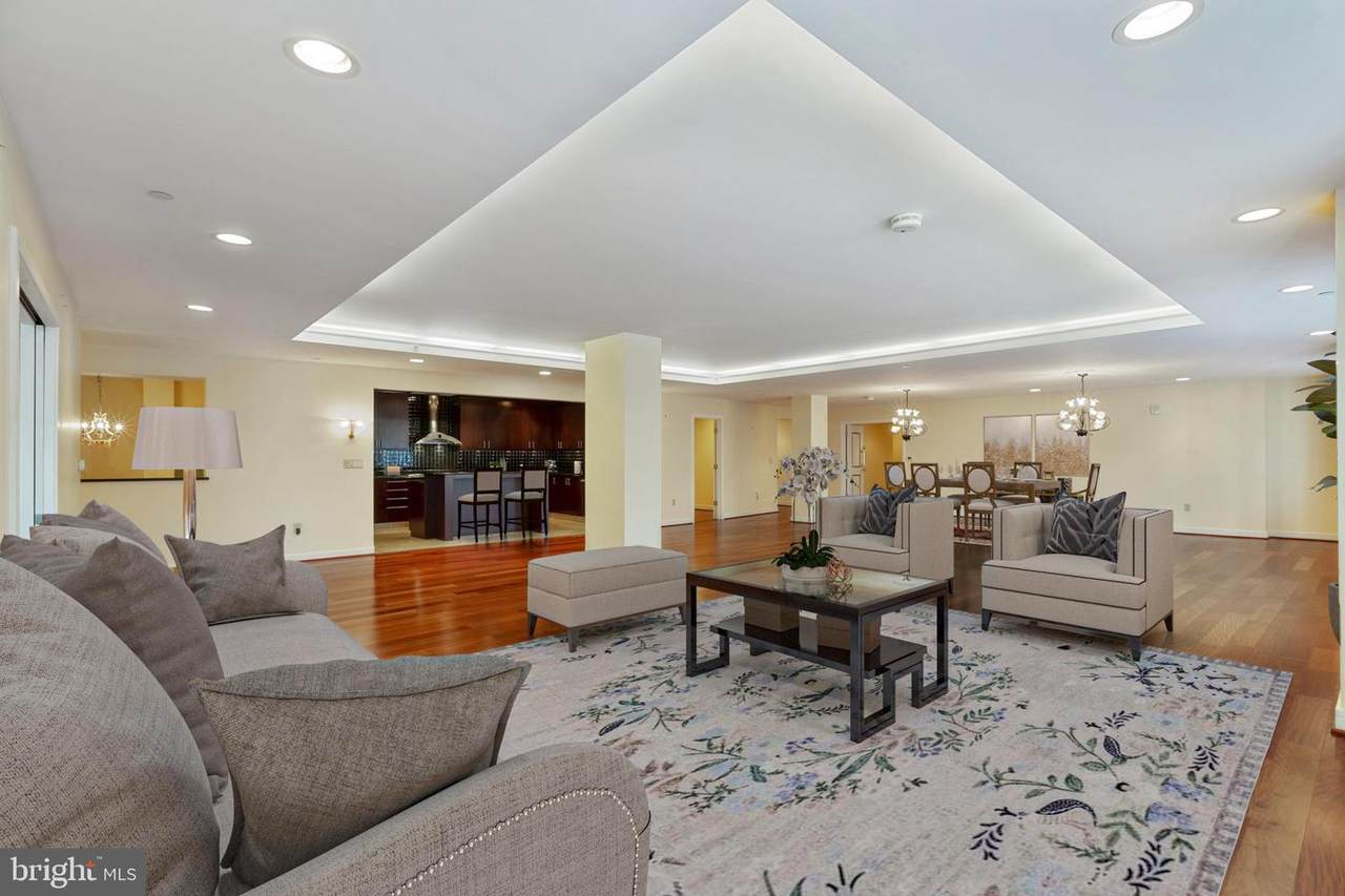 190 Presidential Boulevard - Photo 1