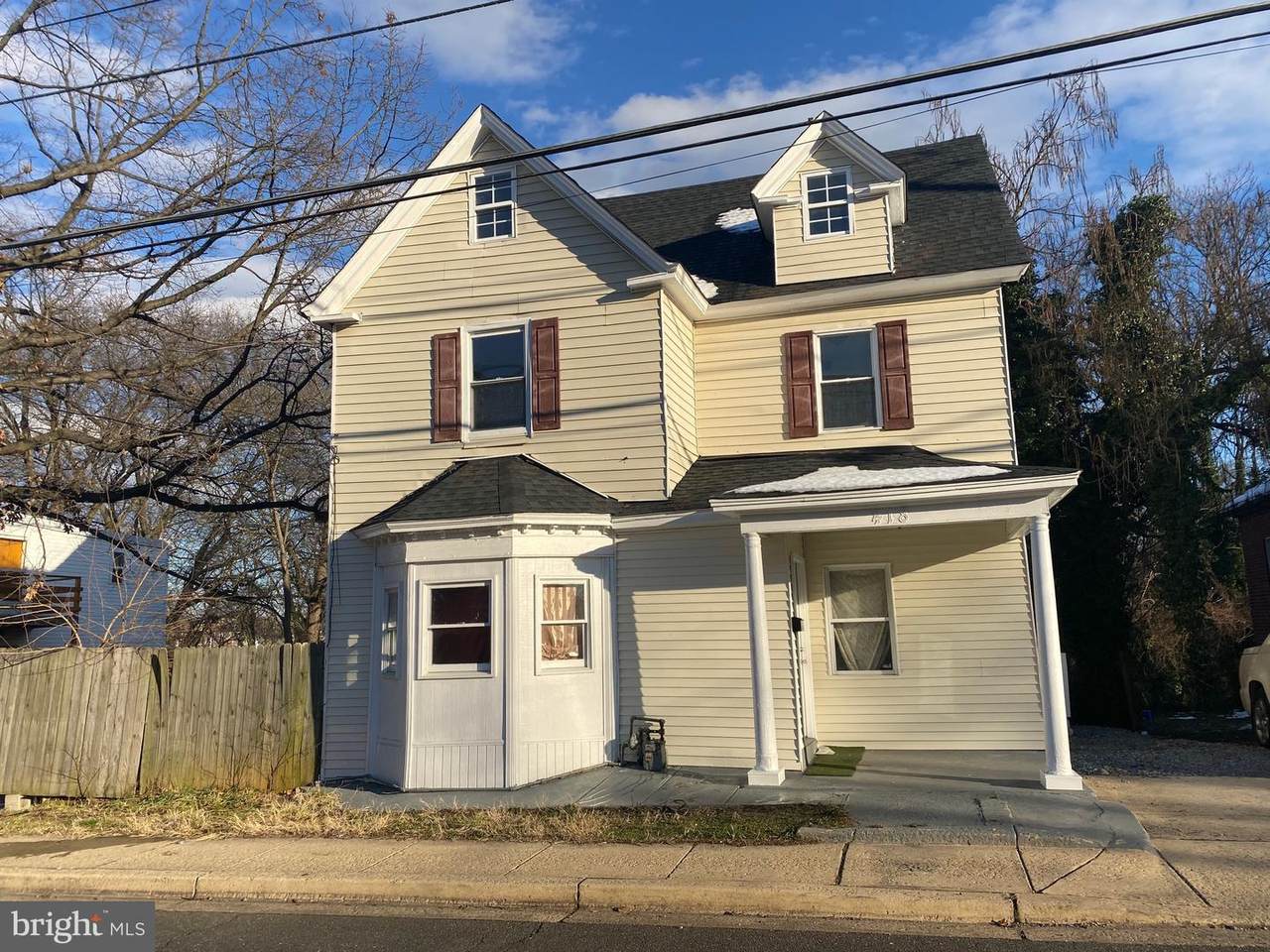 418 Larchmont Avenue - Photo 1