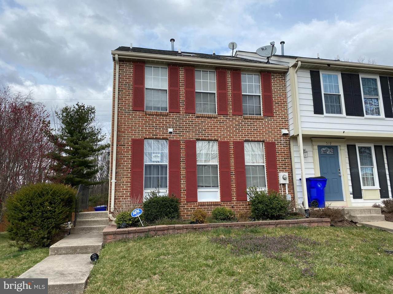 521 Hollyberry Way - Photo 1