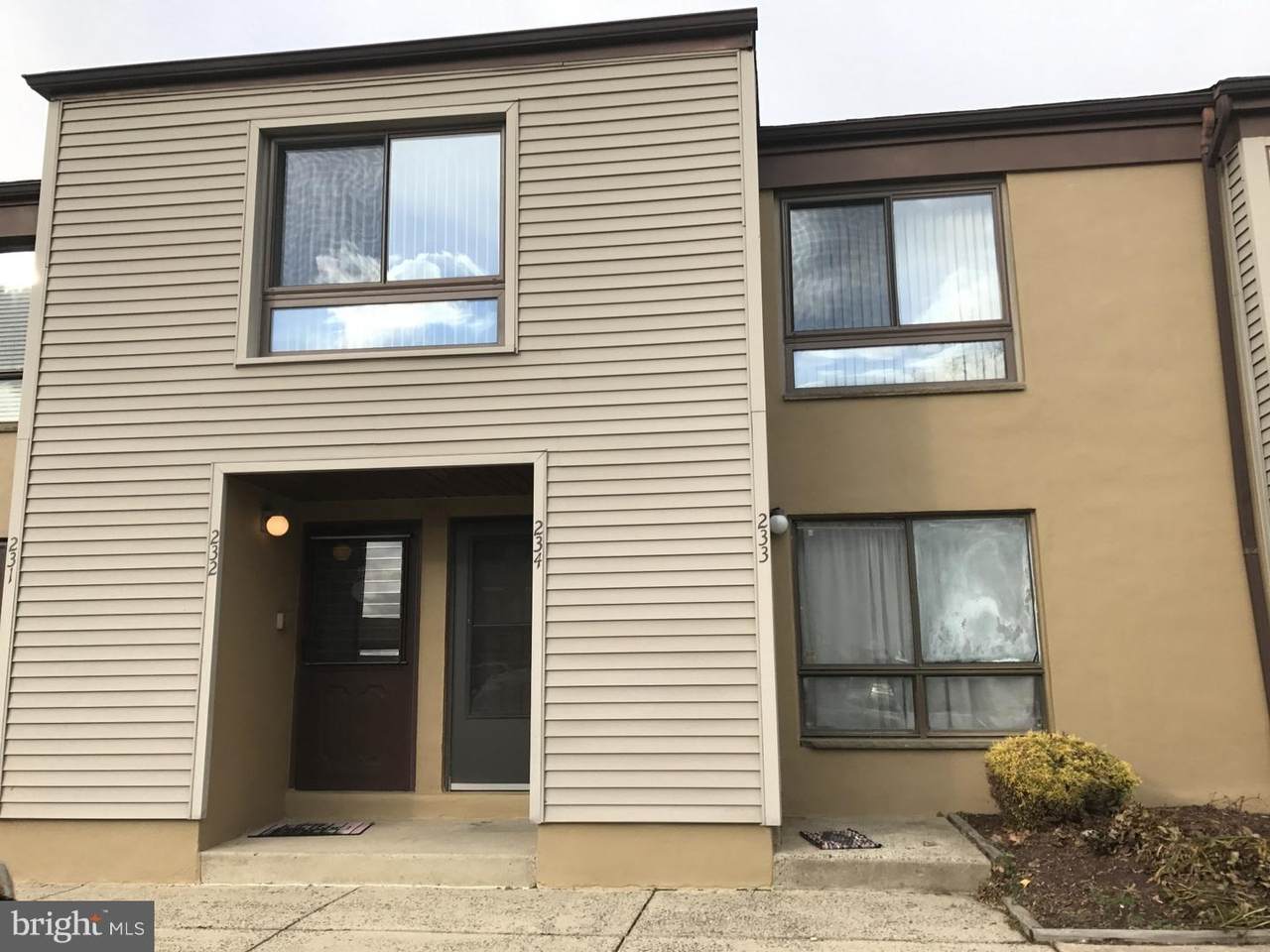 234 James Court - Photo 1