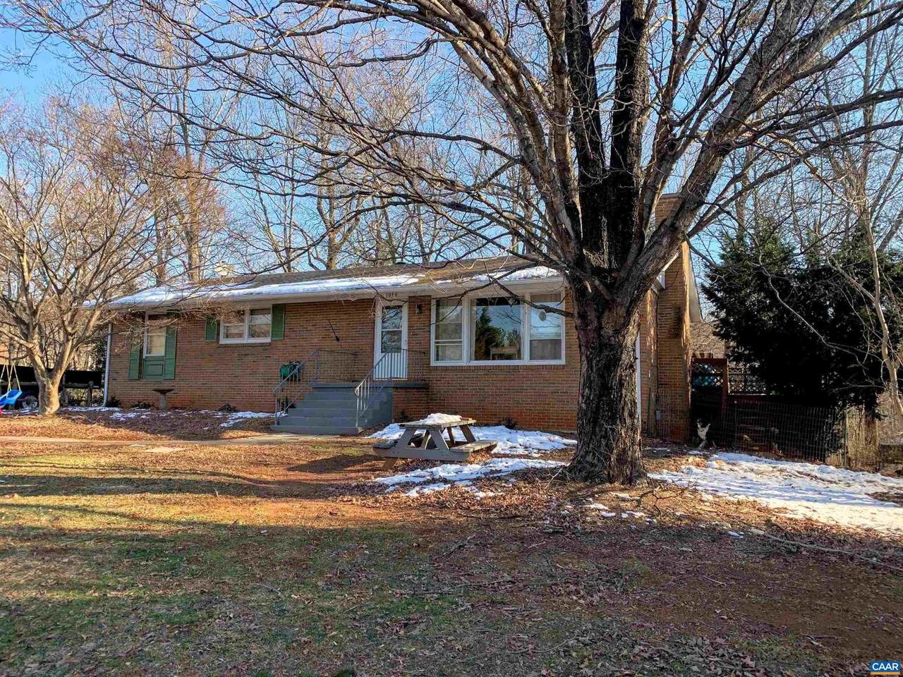 1040 Allendale Dr - Photo 1