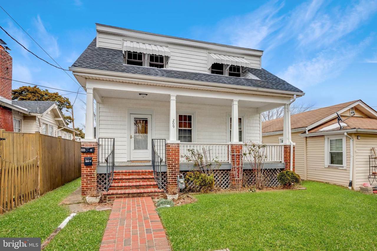 209 4TH Avenue - Photo 1