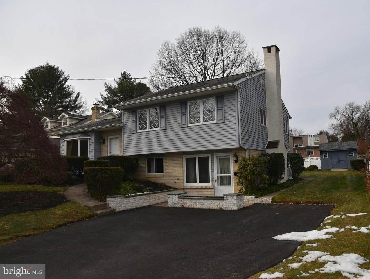 555 Maple Avenue - Photo 1