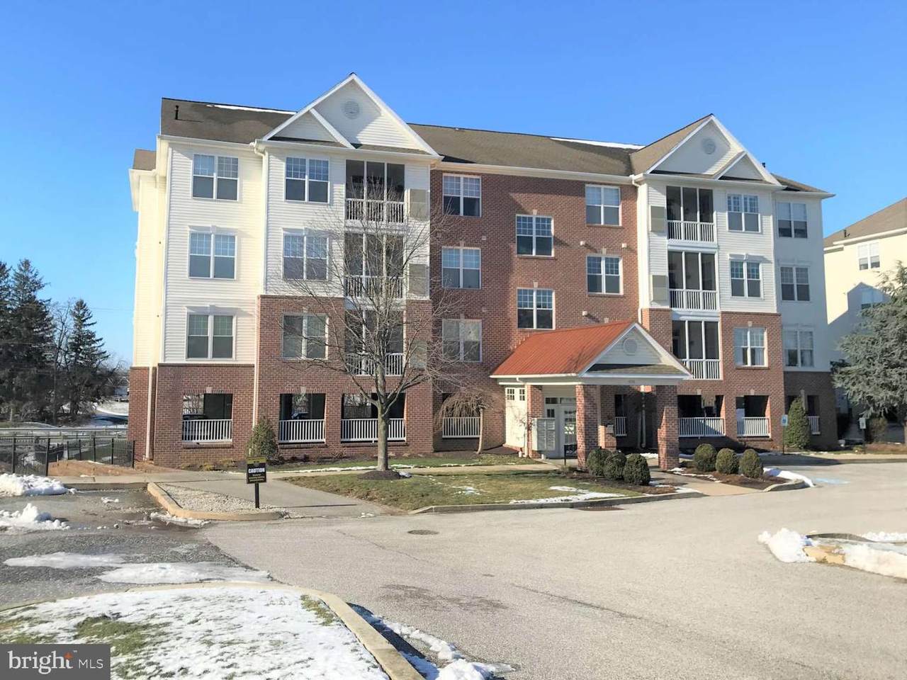 1050 Crest Way - Photo 1
