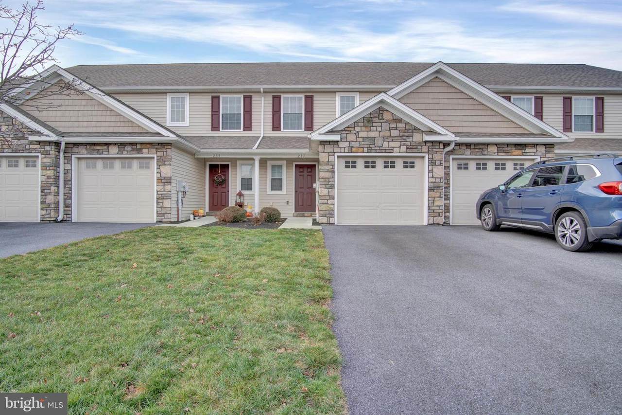 237 Lakeside Crossing - Photo 1