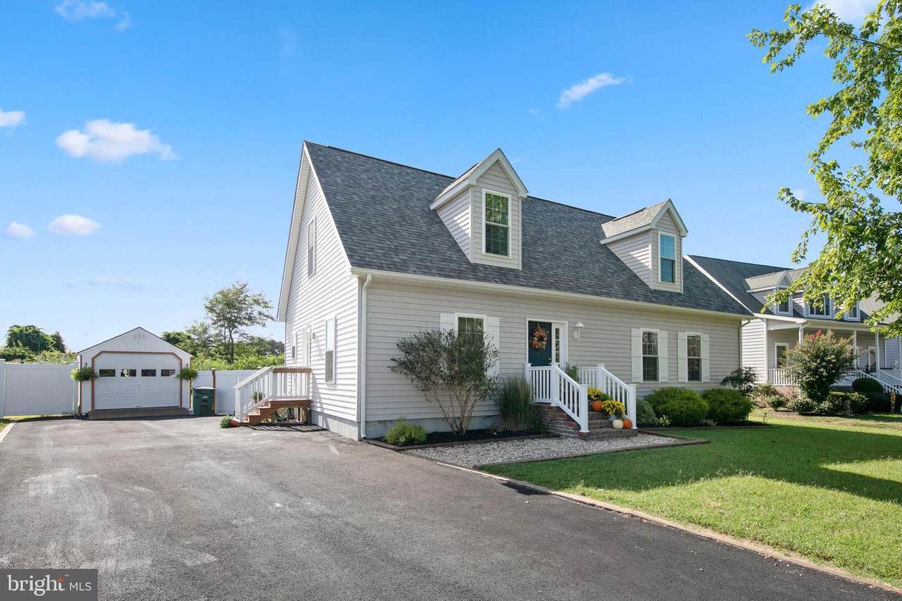 122 Austin Circle - Photo 1