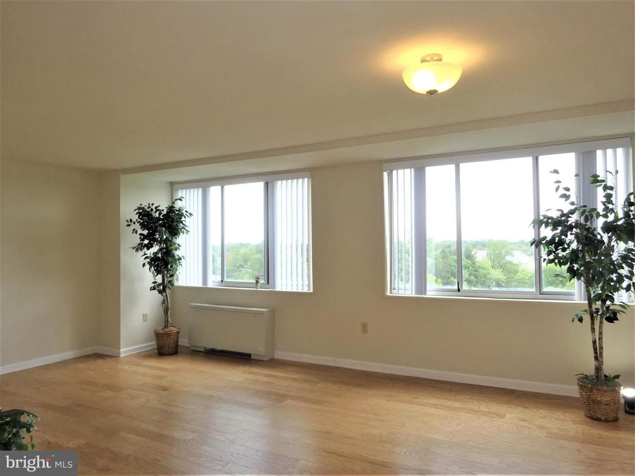 10500 Rockville Pik - Photo 1
