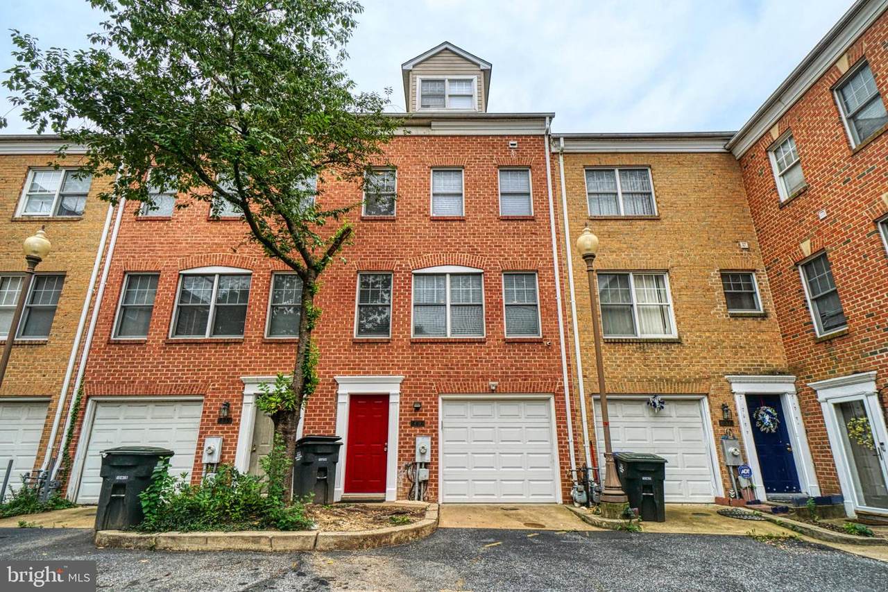 863 Barnaby Street - Photo 1
