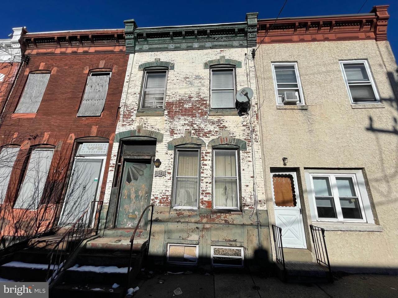 2915 Thompson Street - Photo 1