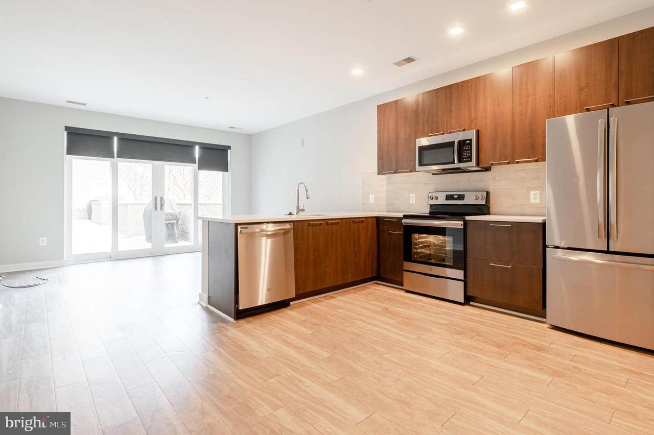 989 Buchanan Street - Photo 1