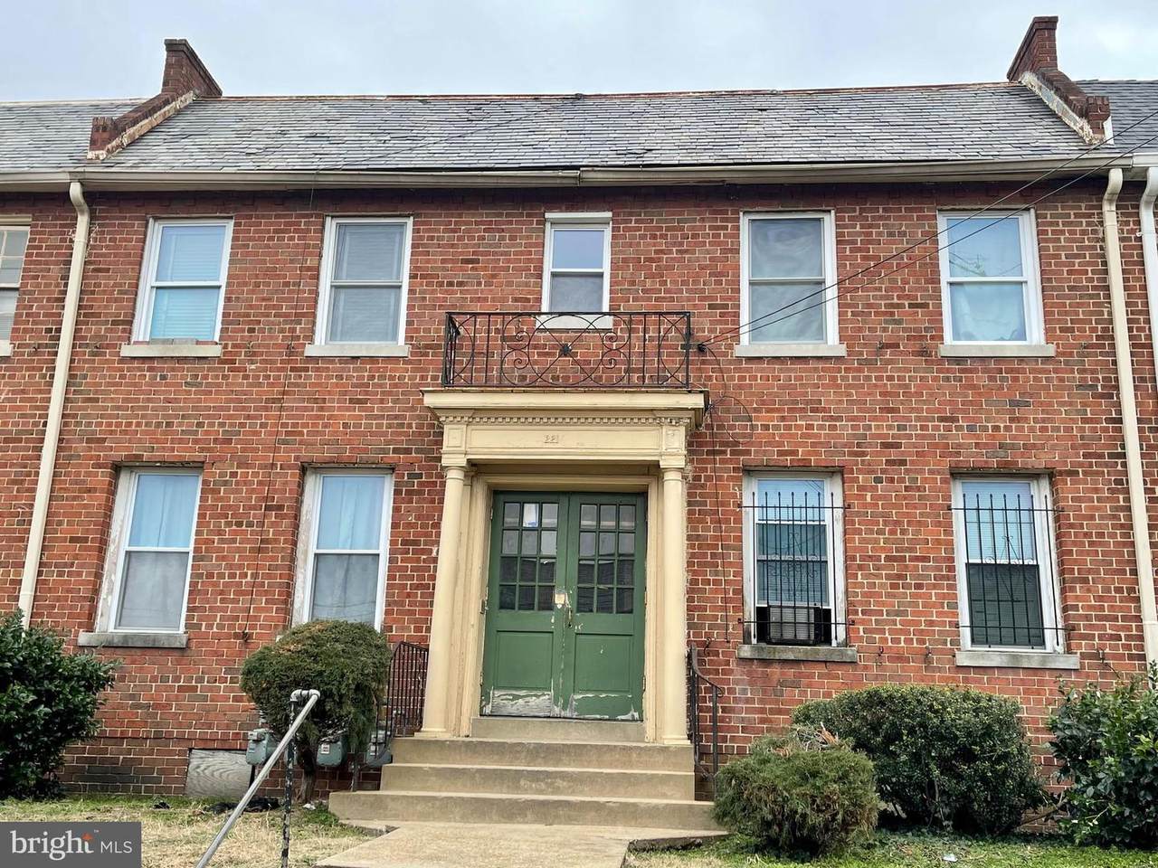 221 35TH Street - Photo 1