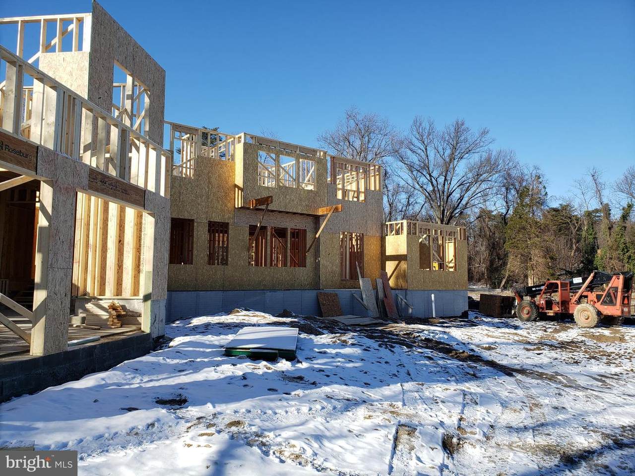 5516 Summit Street - Photo 1