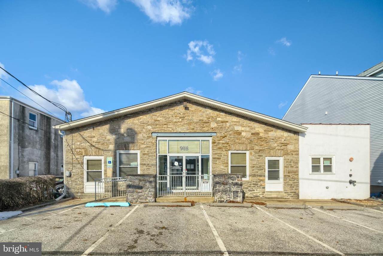 918 Maple Street - Photo 1