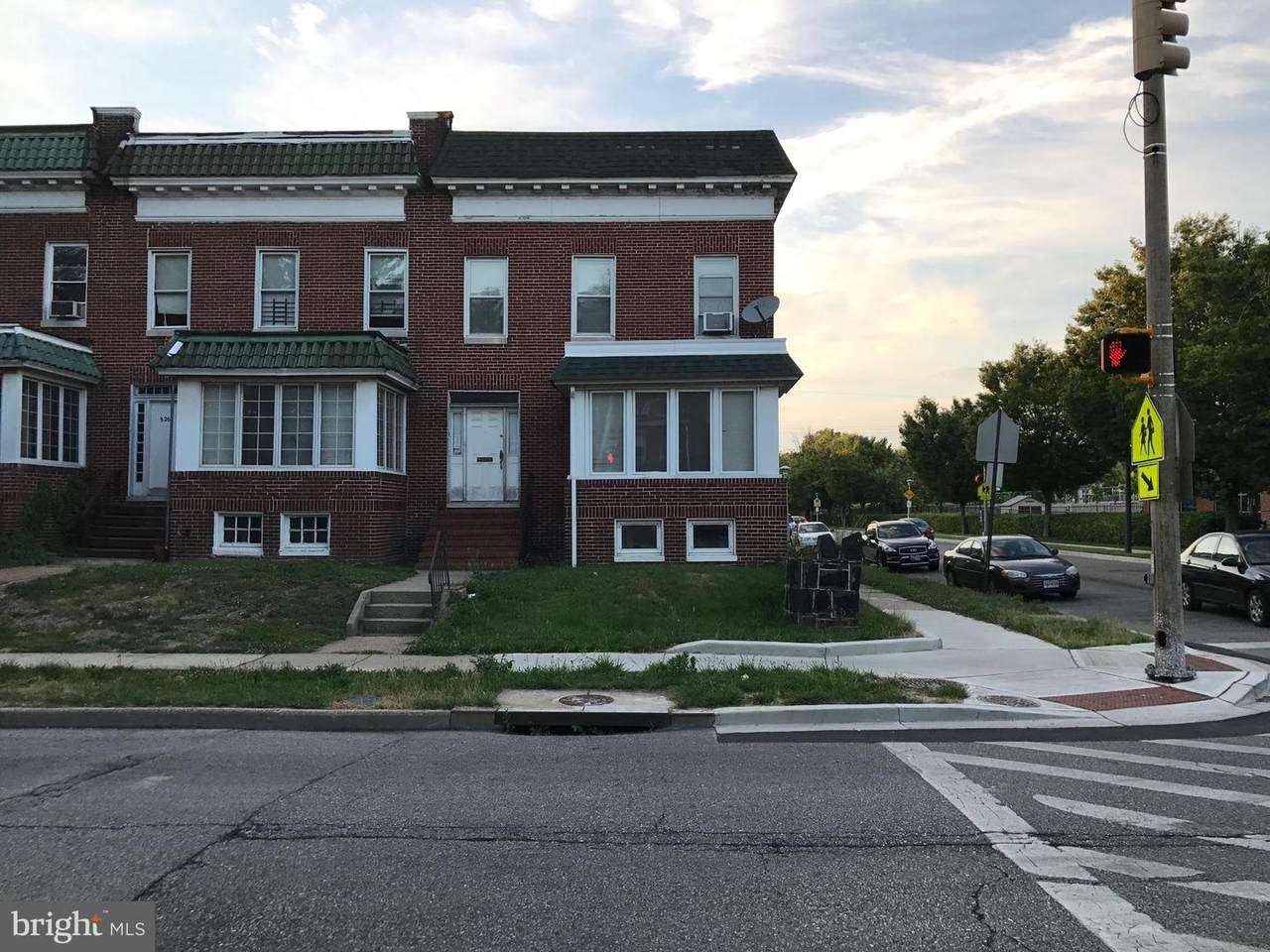 828 33RD Street - Photo 1