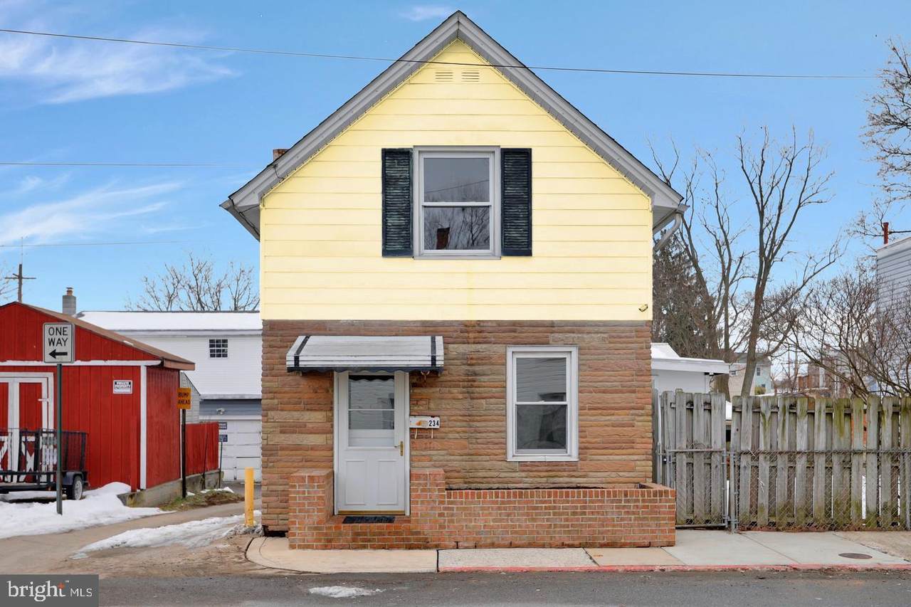 234 Alexander Street - Photo 1