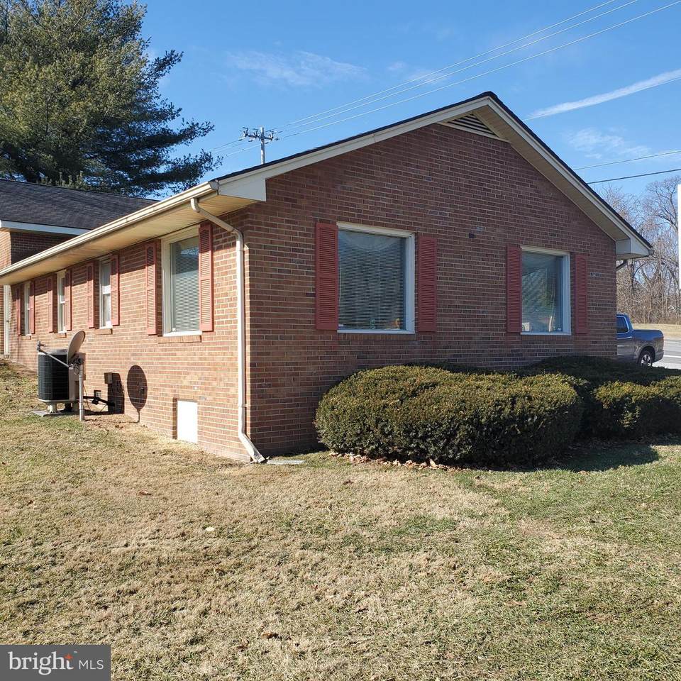 1220 Royal Avenue - Photo 1