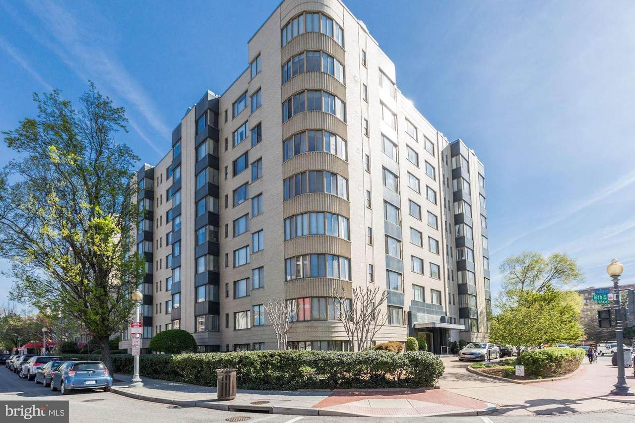 1 Scott Circle - Photo 1