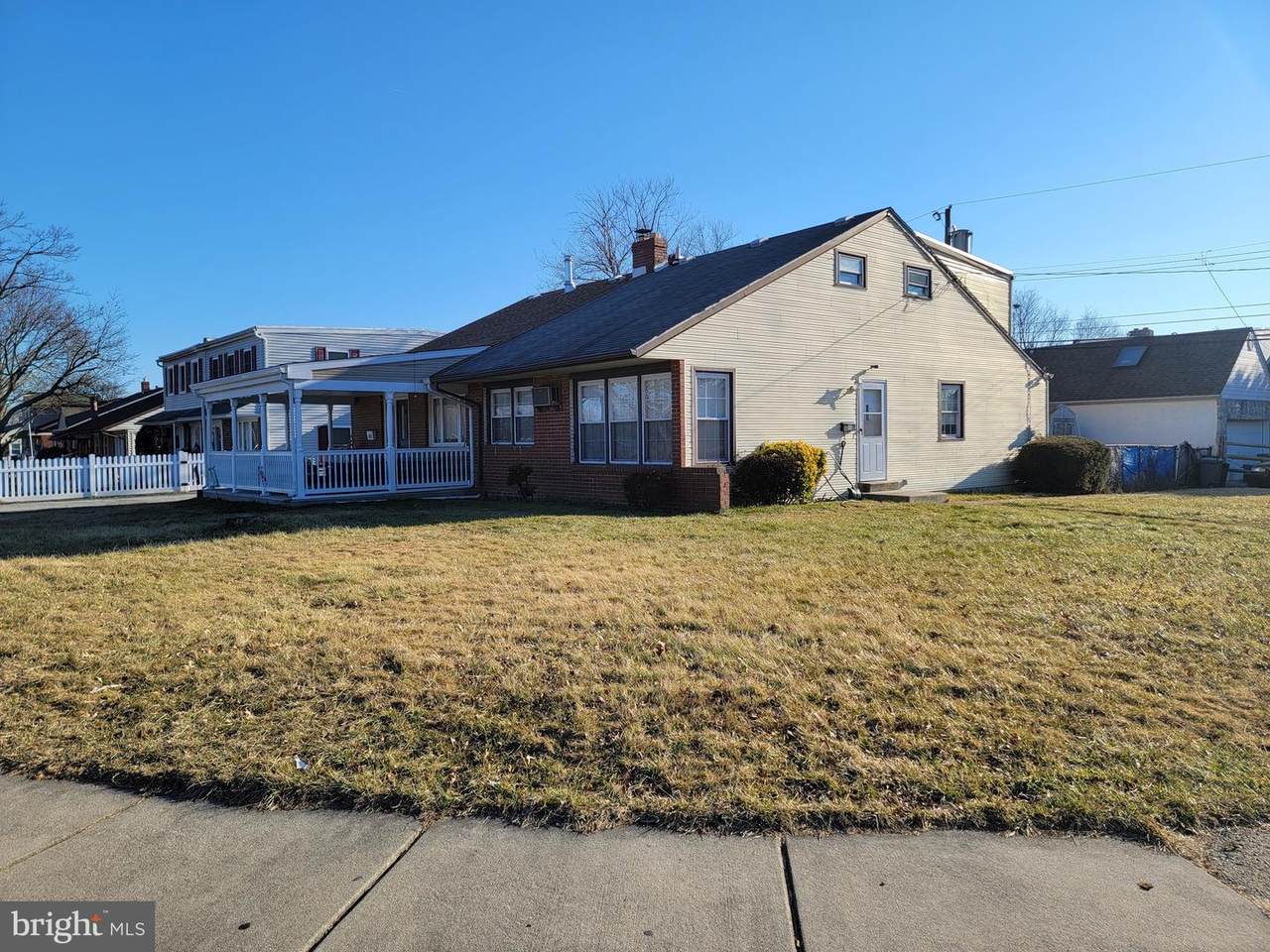 400 Winona Avenue - Photo 1