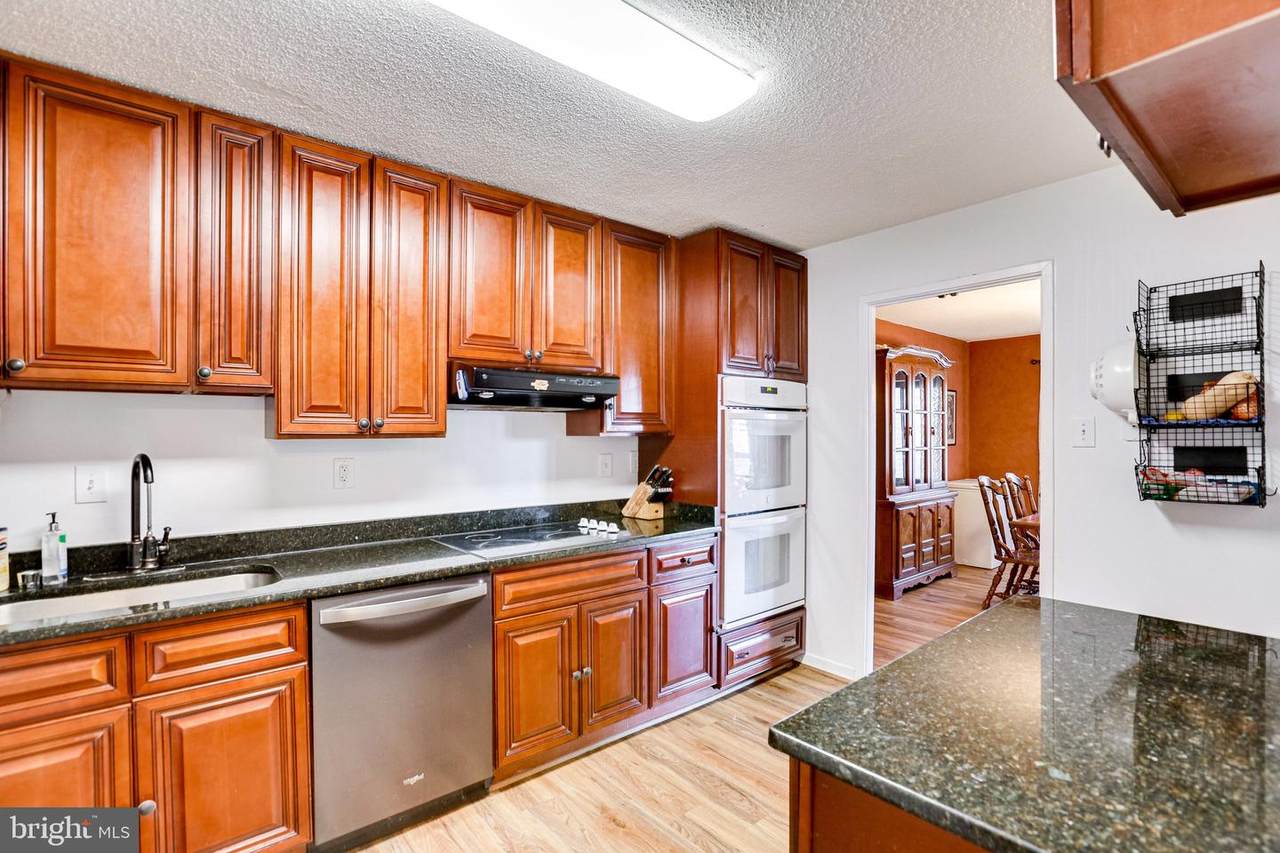 203 Yoakum Parkway - Photo 1