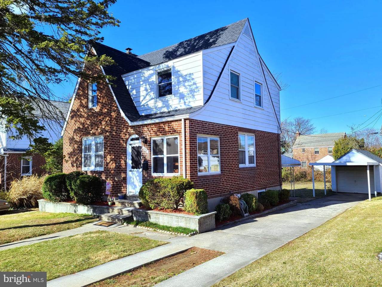 2712 Linwood Avenue - Photo 1