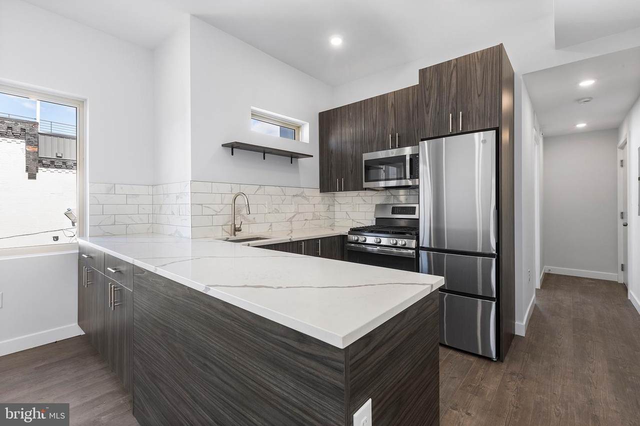 917 15TH Street - Photo 1