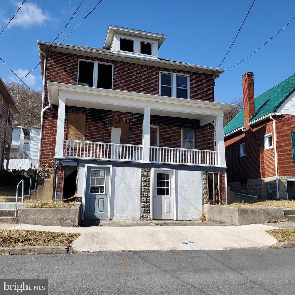 616-618 Lincoln Street - Photo 1