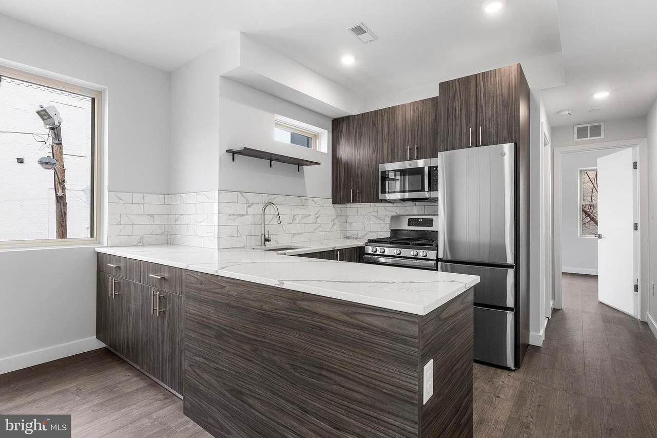 917 15TH Street - Photo 1