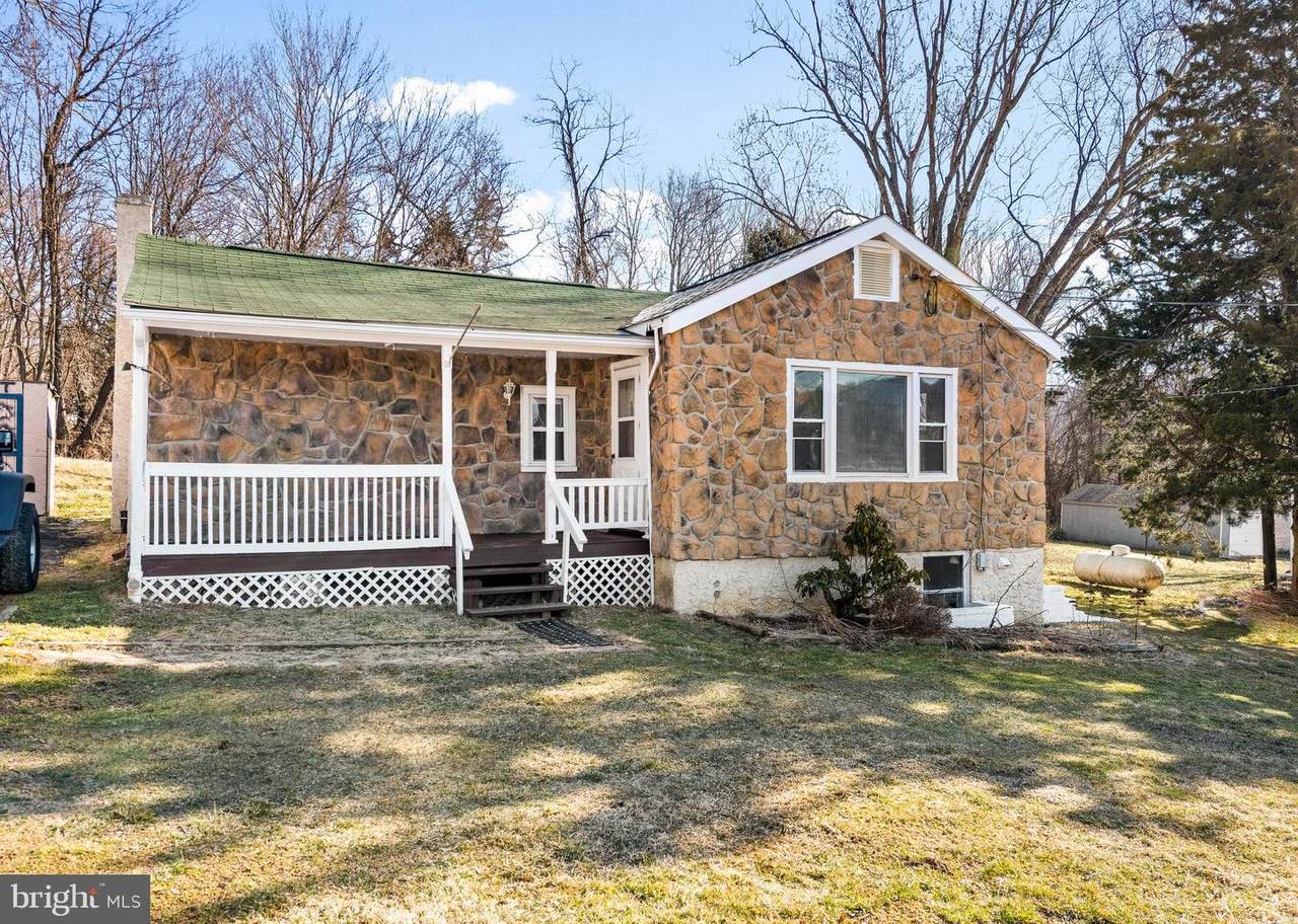 49 Seneca Avenue - Photo 1