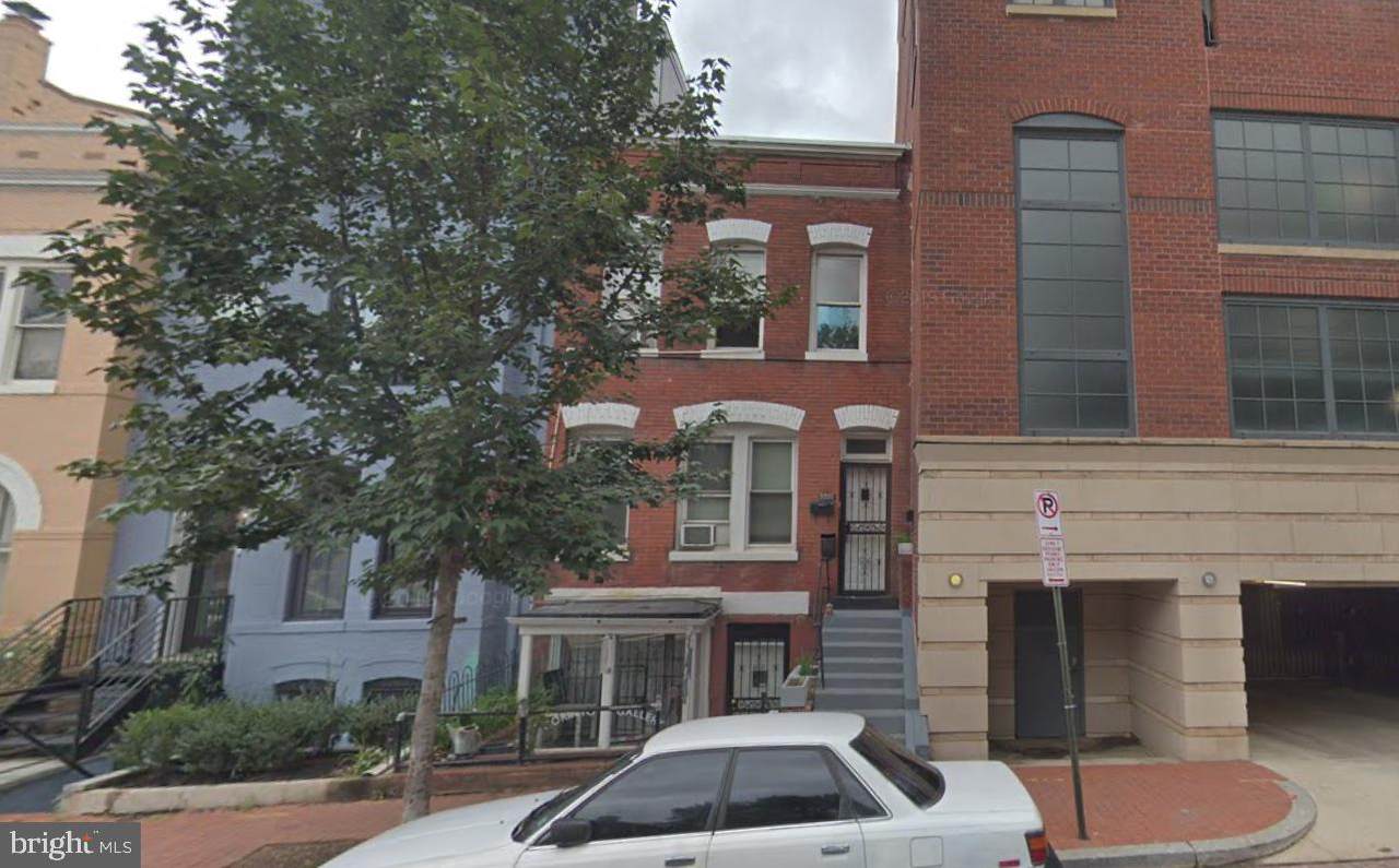 2300 Champlain Street - Photo 1
