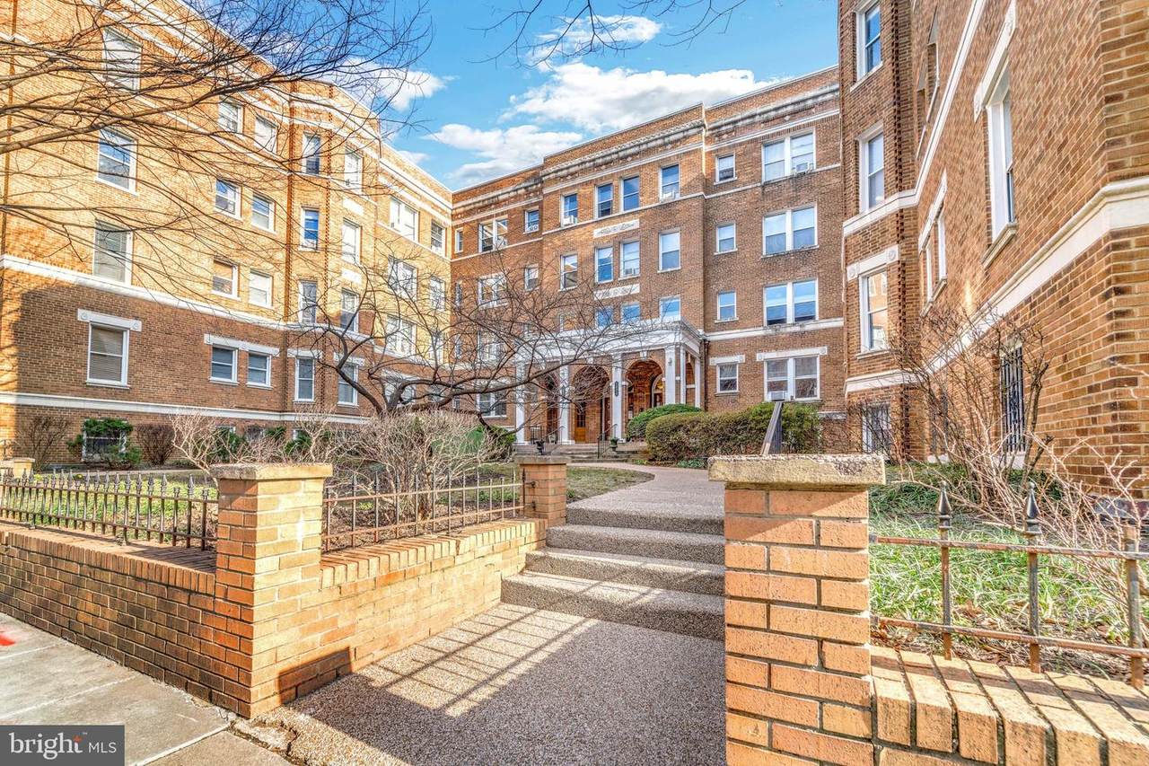1820 Clydesdale Place - Photo 1