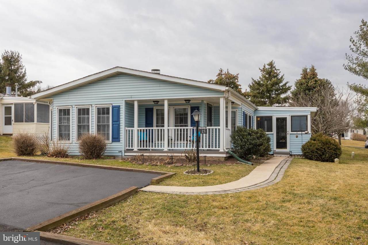 15 Black Cherry Ct W - Photo 1