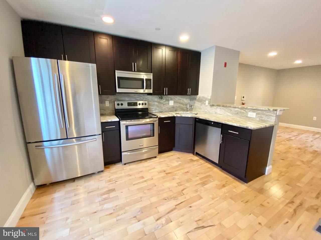 426 40TH Street - Photo 1